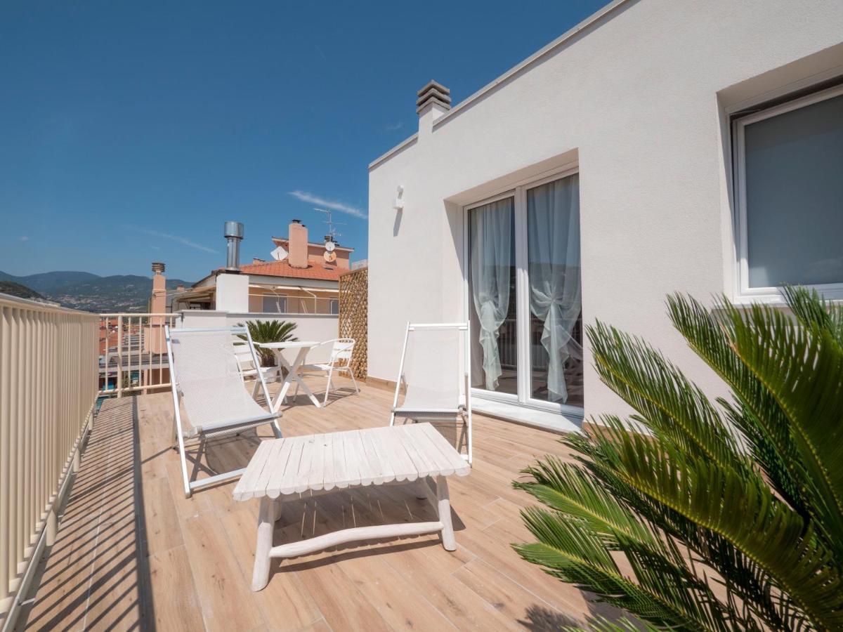 Hotel Continental Pietra Ligure Dış mekan fotoğraf