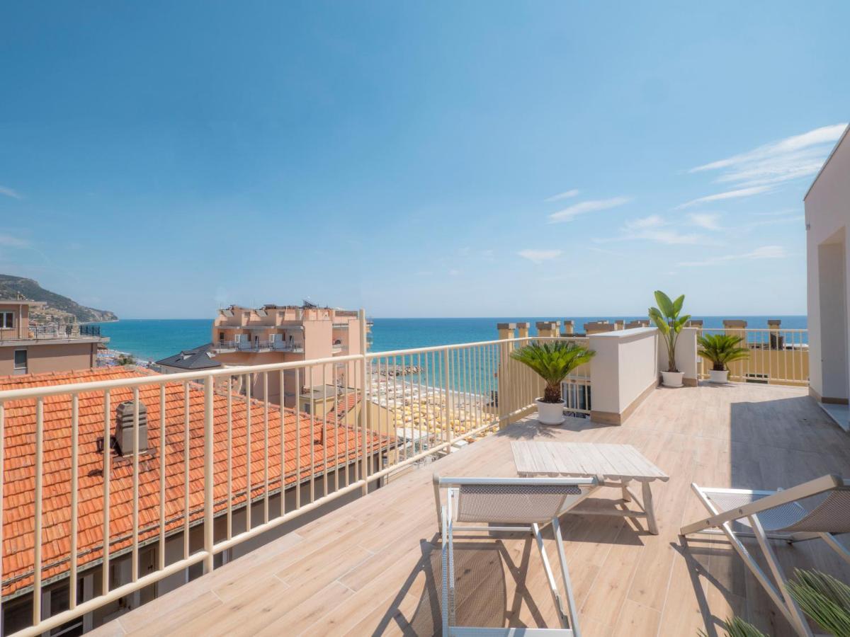 Hotel Continental Pietra Ligure Dış mekan fotoğraf