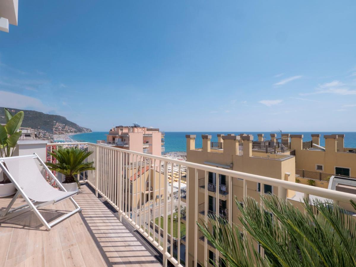 Hotel Continental Pietra Ligure Dış mekan fotoğraf