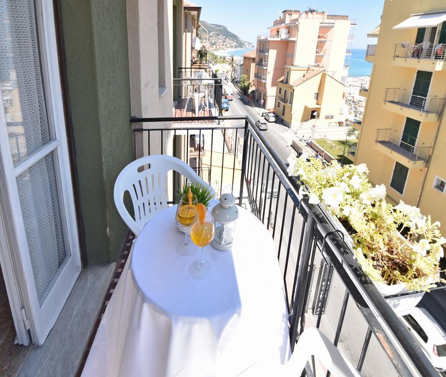 Hotel Continental Pietra Ligure Dış mekan fotoğraf