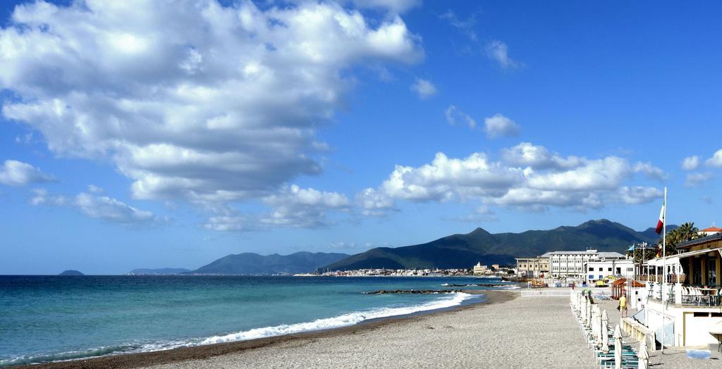 Hotel Continental Pietra Ligure Dış mekan fotoğraf
