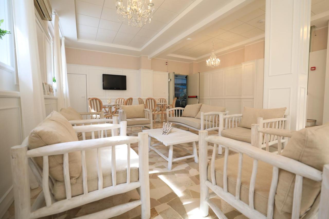 Hotel Continental Pietra Ligure Dış mekan fotoğraf