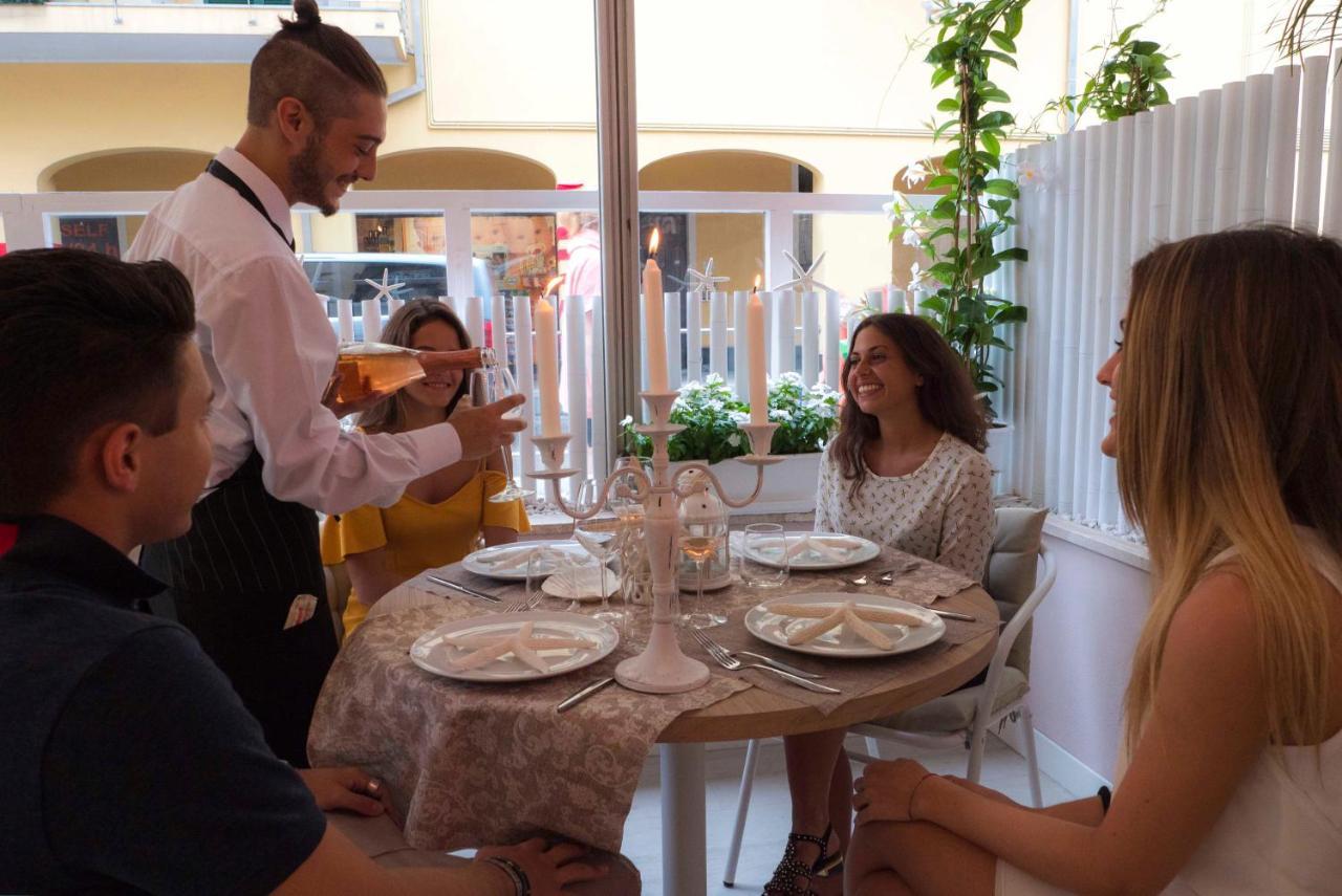 Hotel Continental Pietra Ligure Dış mekan fotoğraf