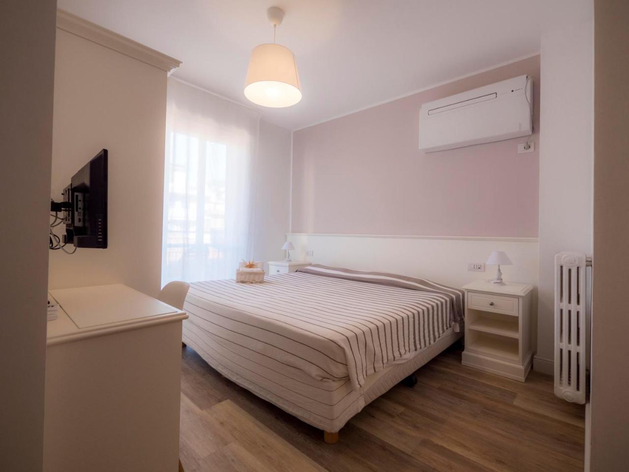 Hotel Continental Pietra Ligure Dış mekan fotoğraf