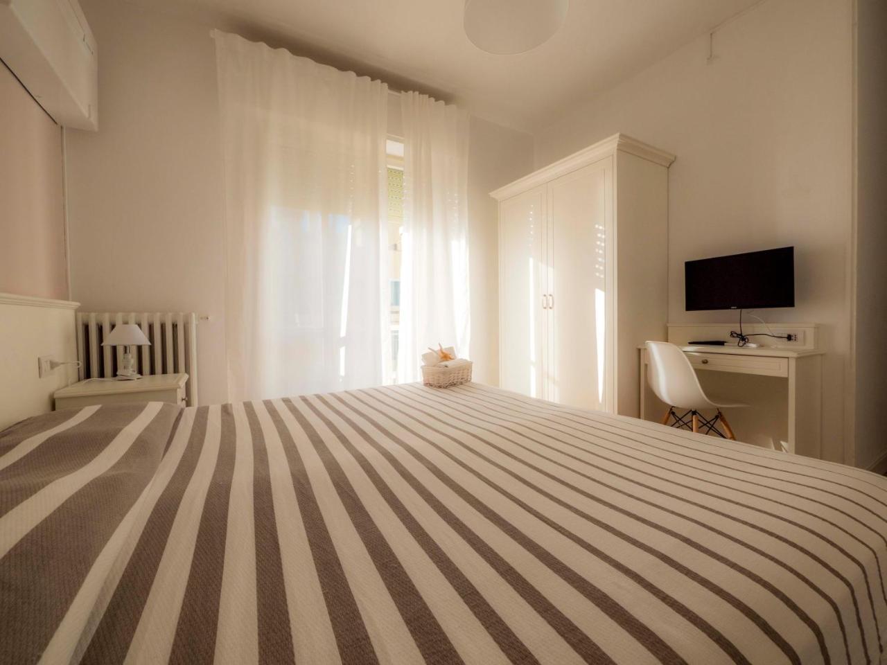 Hotel Continental Pietra Ligure Dış mekan fotoğraf