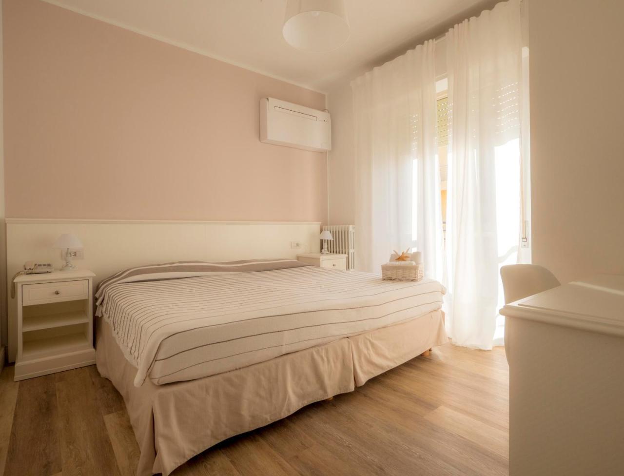 Hotel Continental Pietra Ligure Dış mekan fotoğraf
