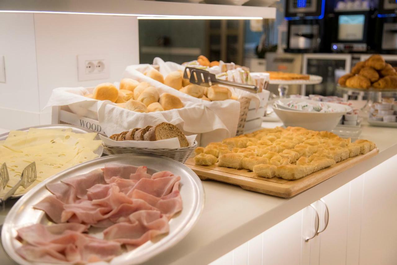 Hotel Continental Pietra Ligure Dış mekan fotoğraf