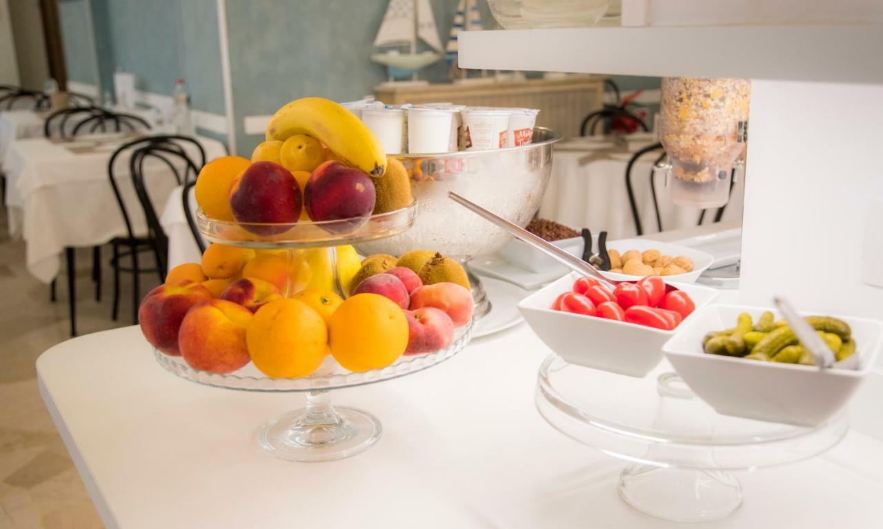 Hotel Continental Pietra Ligure Dış mekan fotoğraf